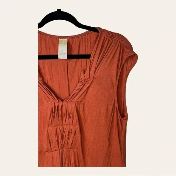 0199W. ANTHROPOLOGIE ORANGE TOP WITH PLEATS IN THE MIDDLE OF TOP SIZE LARGE - Picture 3 of 9